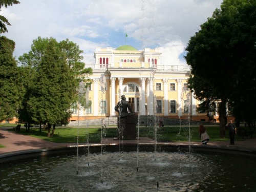Дворцово-парковый ансамбль Румянцевых и Паскевичей